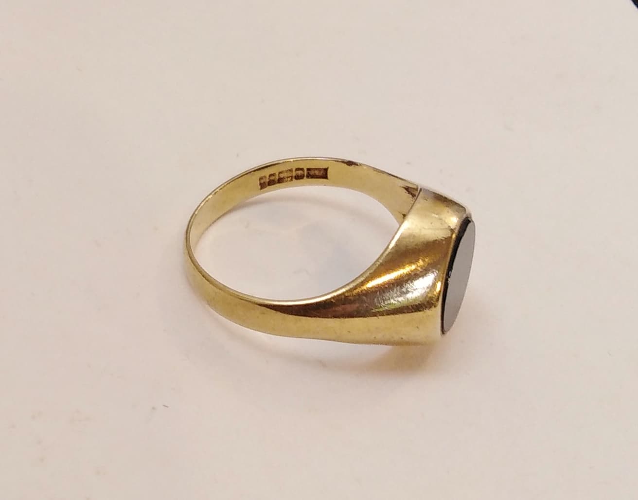 9ct Yellow Gold Onyx Signet Ring